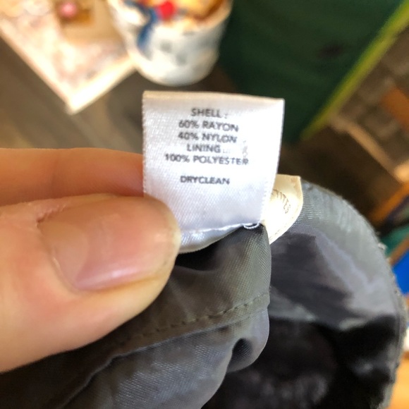 ✨3/$30 LOFT Grey Lace Overlay Mini Skirt - Picture 6 of 6